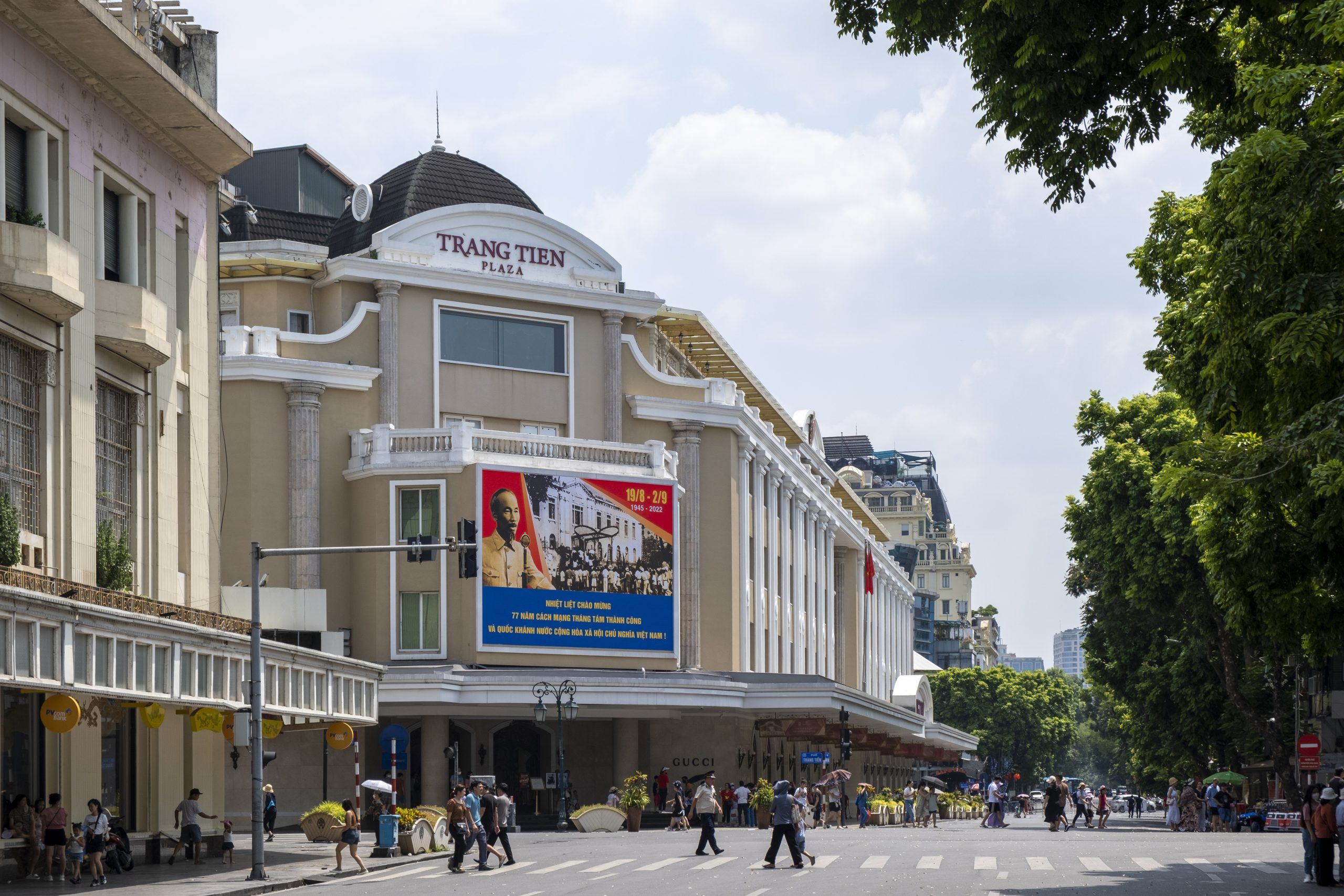 Tràng Tiền Plaza: Trung Tâm Mua Sắm Hàng Đầu Hà Nội Cùng Lan Viên Hotel