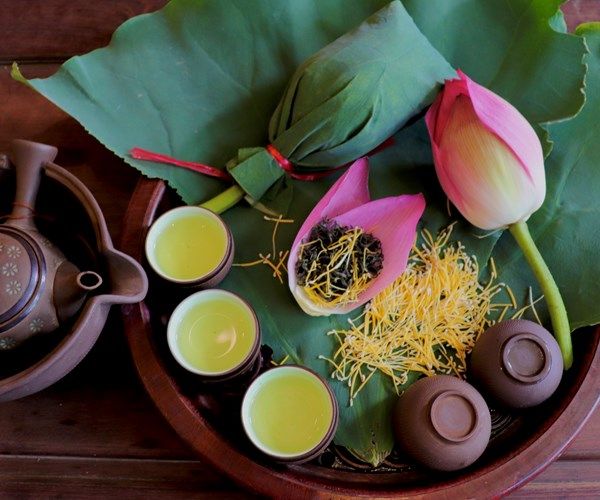 Trà Sen Tây Hồ – Hương Vị Tinh Tế Của Hà Nội Qua Thương Hiệu Lan Viên Hotel