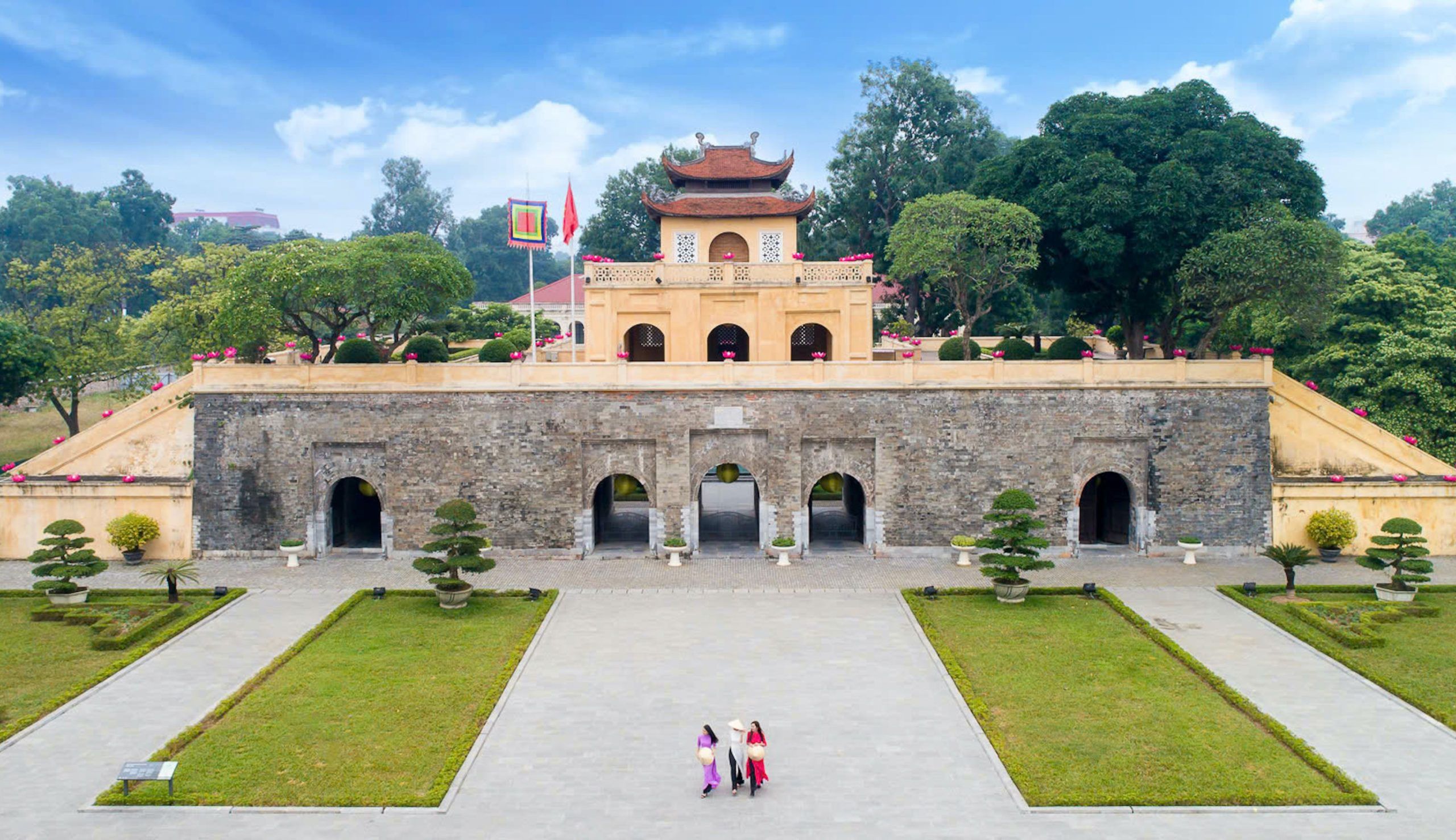 Hoàng Thành Thăng Long – Di Sản Lịch Sử Vang Dội Cùng Lan Viên Hotel