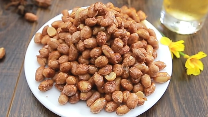Cách Làm Lạc Rang Húng Lìu: Hương Vị Mê Mẩn Lòng Người