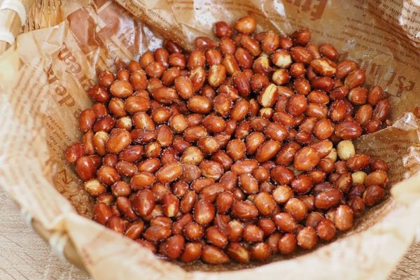 Cách làm Lạc rang húng lìu thơm ngon, đậm đà