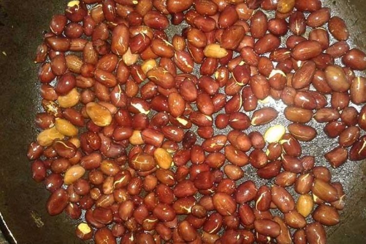 Cách làm Lạc rang húng lìu thơm ngon, đậm đà