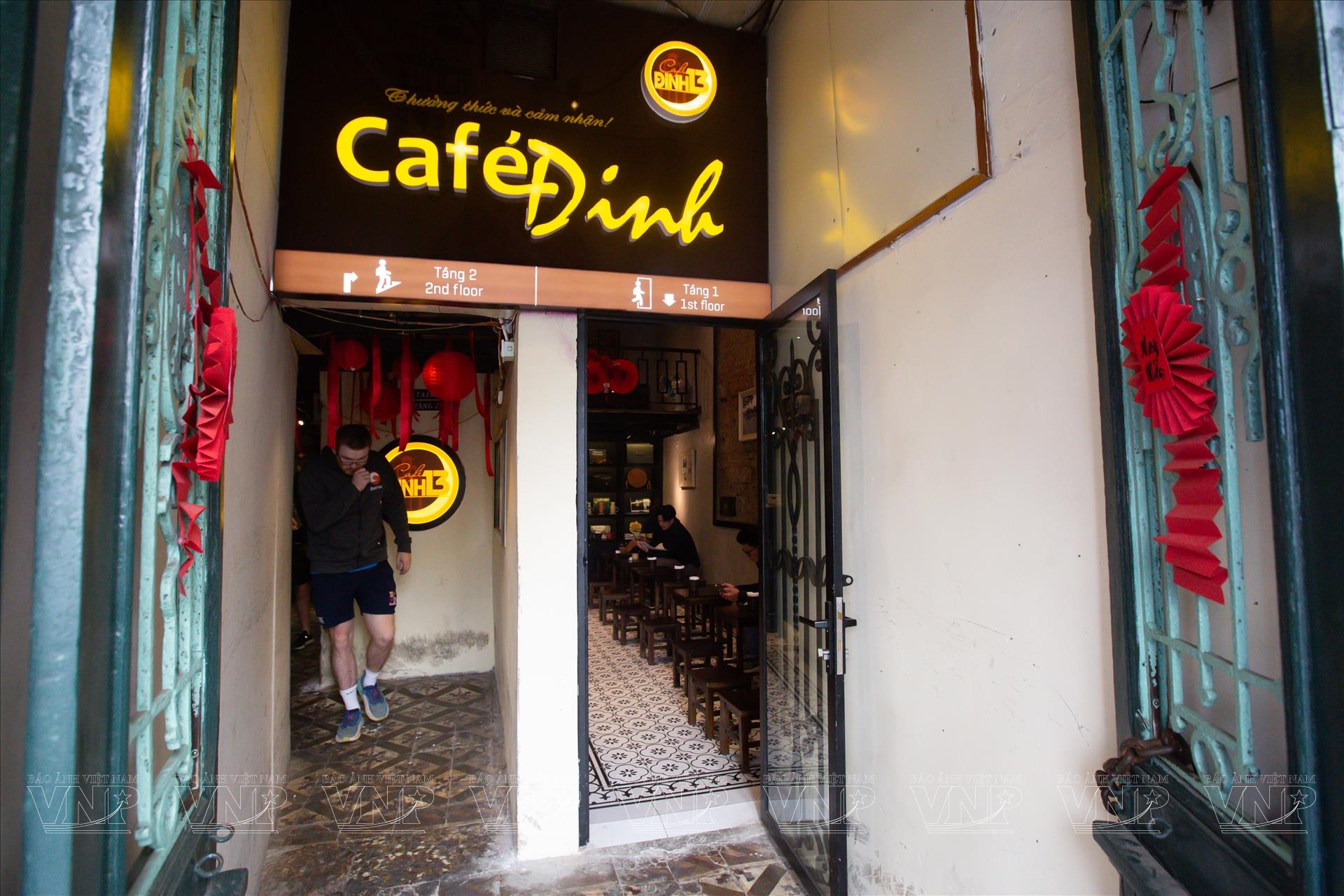 Café Đinh – View Hồ Gươm: Điểm Đến Lý Tưởng Cho Những Ai Yêu Hà Nội
