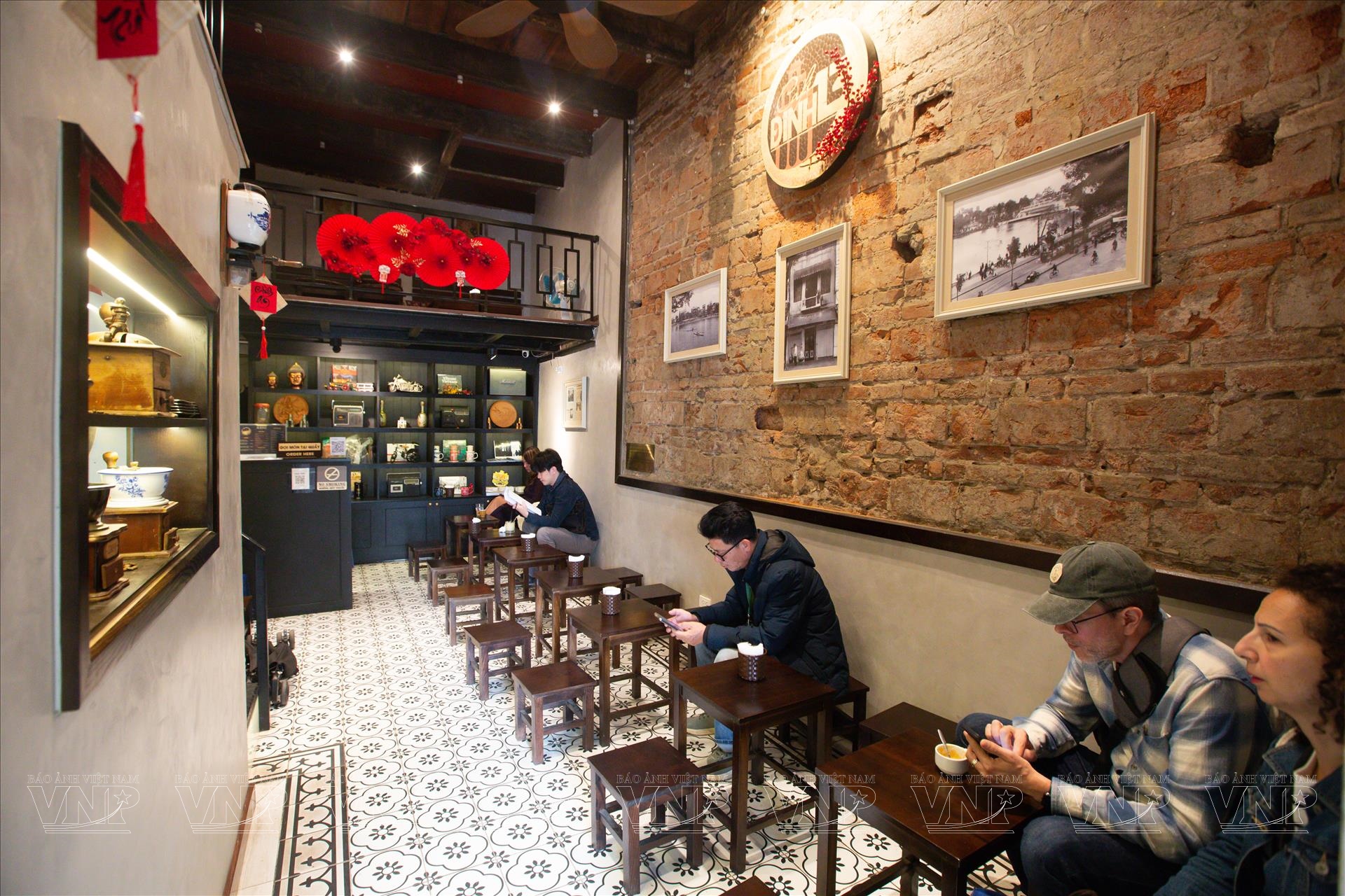 Café Đinh – View Hồ Gươm: Điểm Đến Lý Tưởng Cho Những Ai Yêu Hà Nội