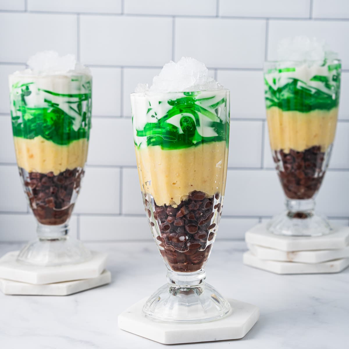 Chè Ba Màu – Hương Vị Tươi Mát Của Mùa Hè Tại Trung Tâm Thành Phố
