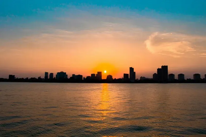 Hồ Tây Sunset Spot &#8211; Điểm Ngắm Hoàng Hôn Tuyệt Vời Tại Hà Nội