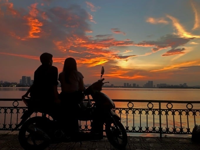 Hồ Tây Sunset Spot &#8211; Điểm Ngắm Hoàng Hôn Tuyệt Vời Tại Hà Nội