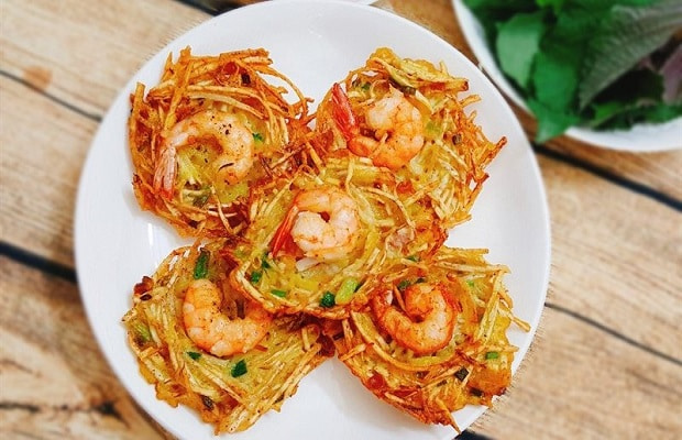 Hương Vị Ngon Đặc Sản &#8220;Bánh Tôm Hồ Tây&#8221; – Trải Nghiệm Ẩm Thực Độc Đáo