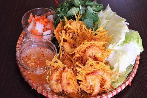 Hương Vị Ngon Đặc Sản &#8220;Bánh Tôm Hồ Tây&#8221; – Trải Nghiệm Ẩm Thực Độc Đáo