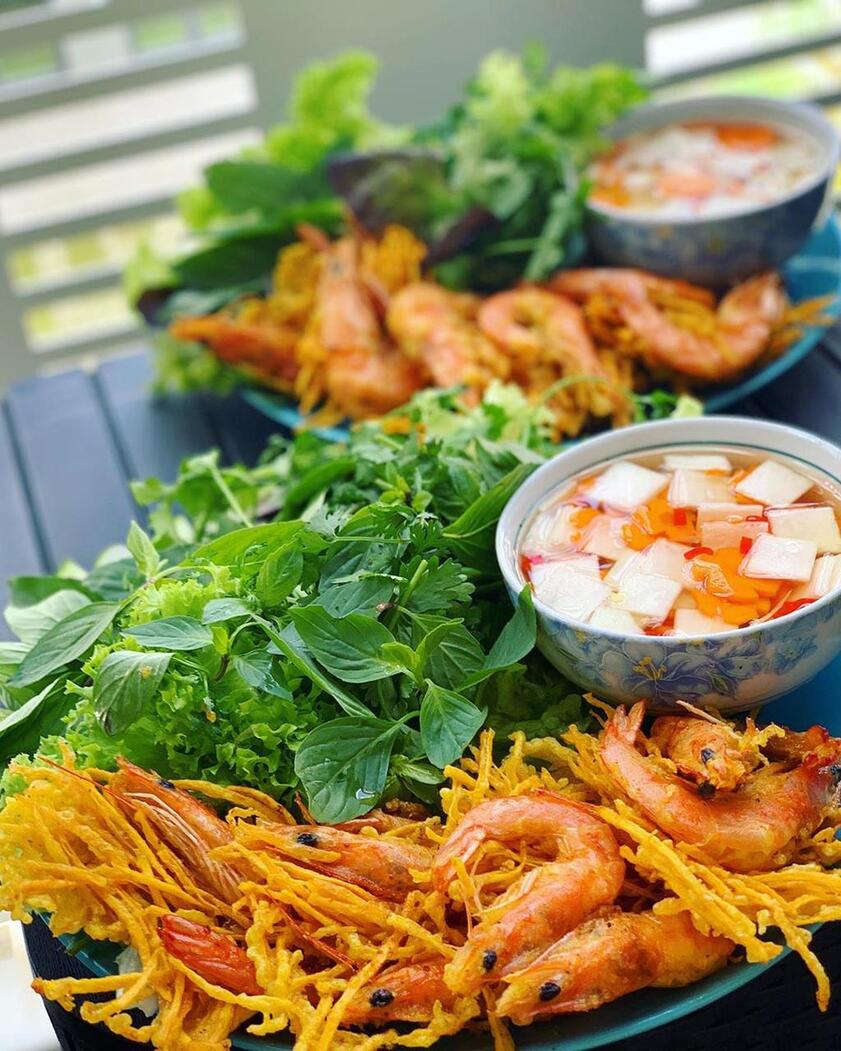 Hương Vị Ngon Đặc Sản &#8220;Bánh Tôm Hồ Tây&#8221; – Trải Nghiệm Ẩm Thực Độc Đáo