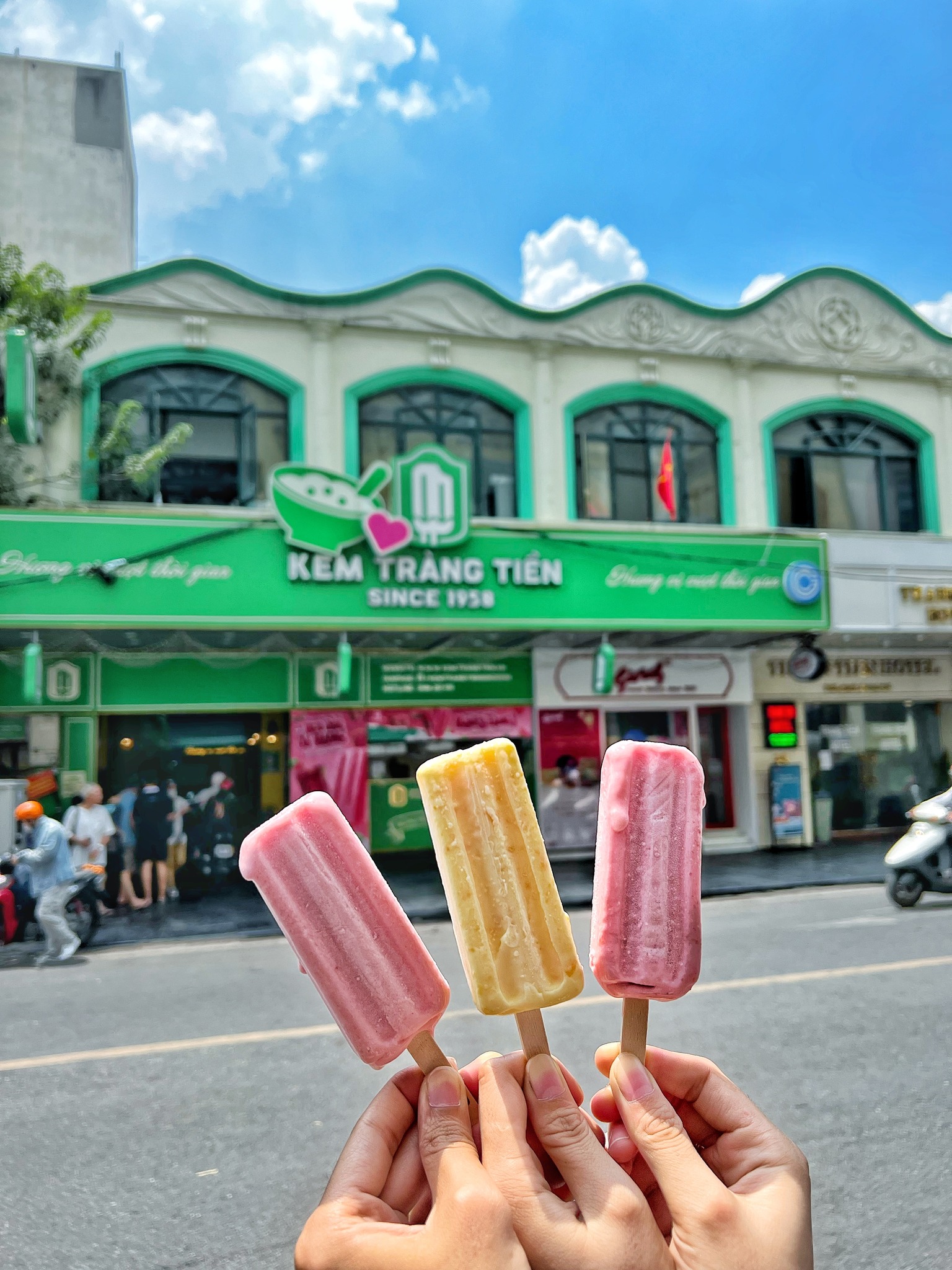 Kem Tràng Tiền: Món Ngon Quen Thuộc Và Địa Chỉ Không Thể Bỏ Qua