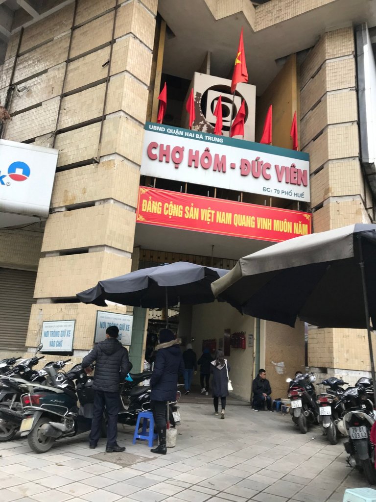 Khám Phá Chợ Hôm &#8211; Điểm Đến Mua Sắm Không Thể Bỏ Lỡ Tại Hà Nội