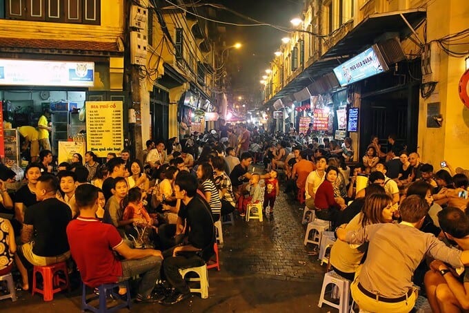 Khám Phá Phố Bia Tạ Hiện – Nơi Gắn Liền Với Văn Hóa Và Cuộc Sống Sôi Động Của Hà Nội