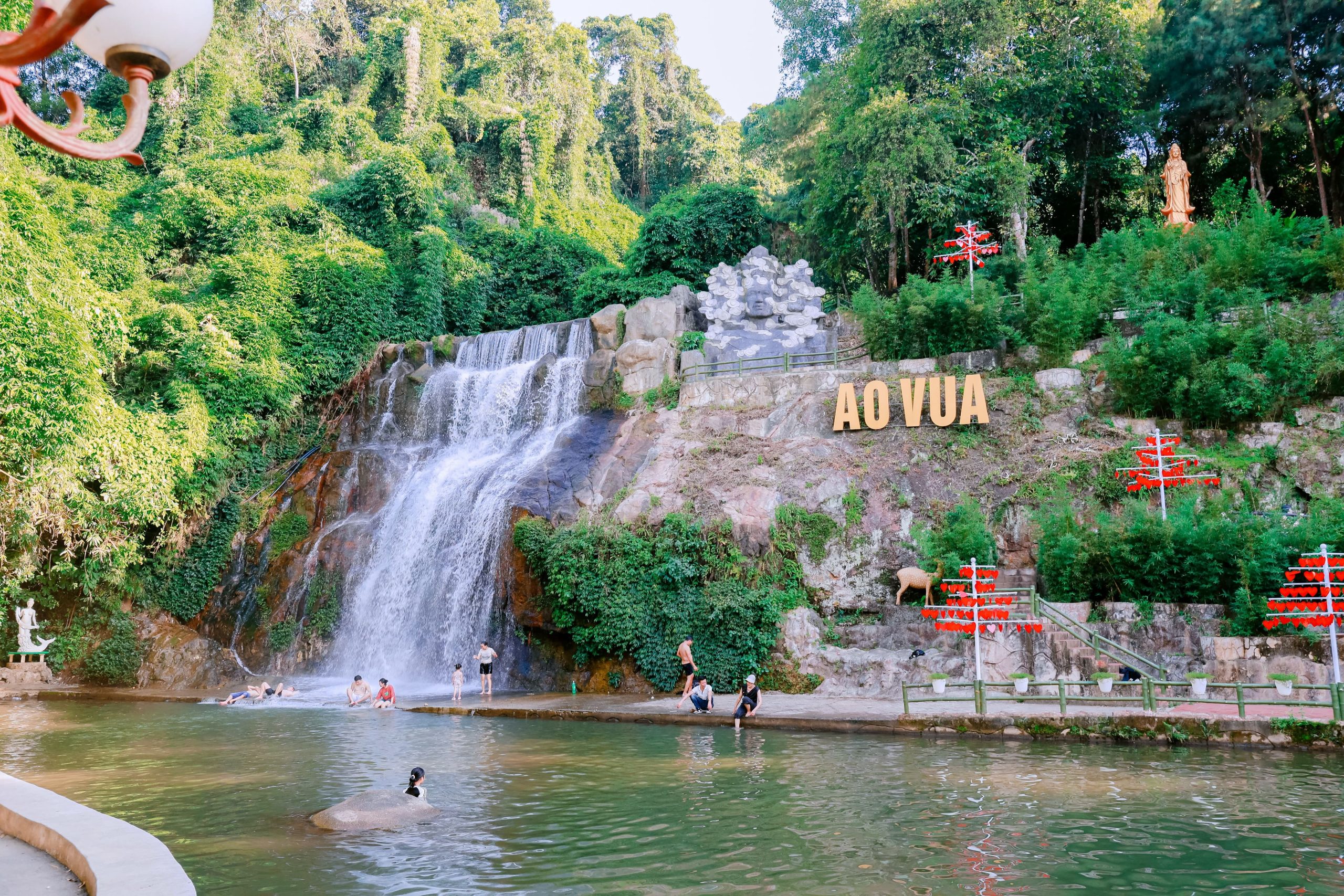 Khu Du Lịch Ao Vua: Thiên Đường Nghỉ Dưỡng Tại Môi Trường Thiên Nhiên Tươi Đẹp