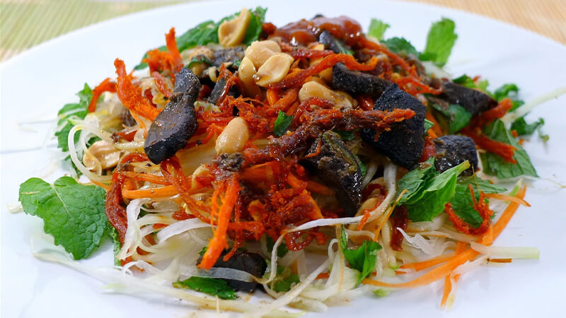 Nộm Bò Khô: Một Món Ăn Đặc Sản Cần Thử Khi Đến Lan Viên Hotel