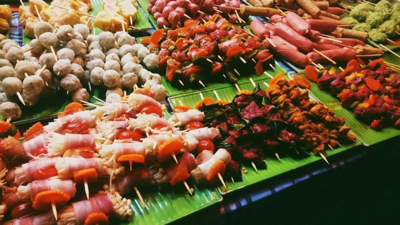 Phố Ẩm Thực Hàng Buồm – Thiên Đường Ẩm Thực Đặc Sắc Của Hà Nội