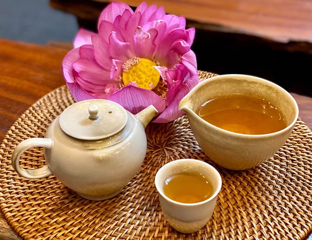 Trà Sen Tây Hồ &#8211; Hương Vị Tinh Tế Của Hà Nội Qua Thương Hiệu Lan Viên Hotel