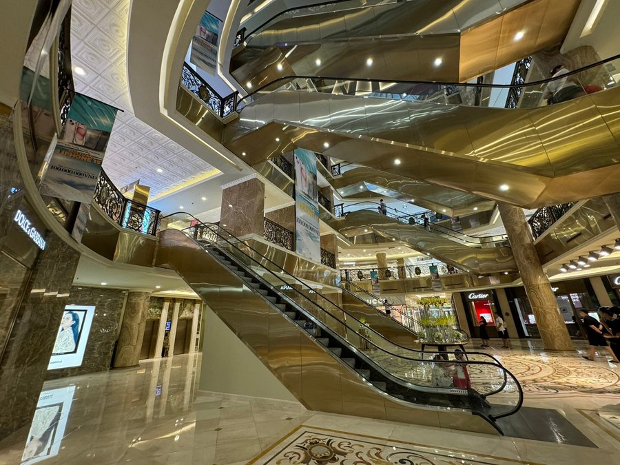 Tràng Tiền Plaza: Trung Tâm Mua Sắm Hàng Đầu Hà Nội Cùng Lan Viên Hotel