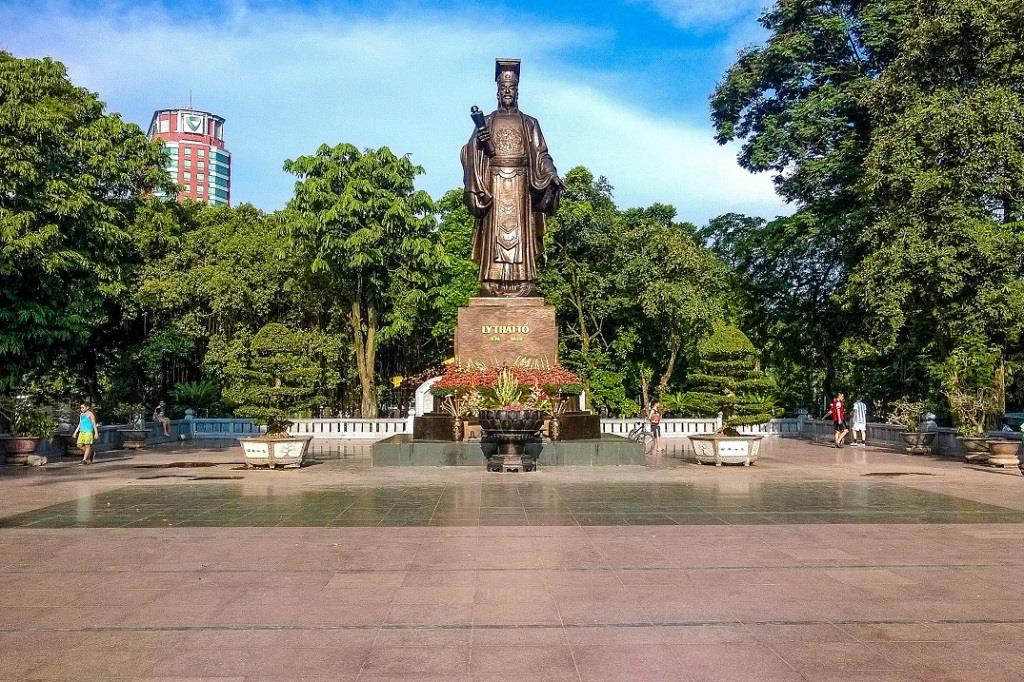 Tượng Đài Lý Thái Tổ: Biểu Tượng Lịch Sử Hùng Vĩ của Hà Nội